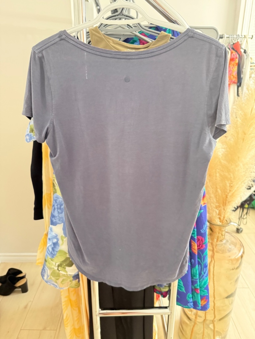 Lululemon | 4 | Love V-Neck T-Shirt | Stone - Picture 4 of 5